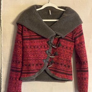 Free People Women’s hooded, cropped sweater/jacket. Size:Large.